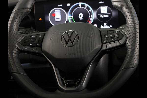Volkswagen Tayron 1.5 eHybrid R-Line Edition 204 PK PHEV | verlengde garantie | Trekhaak | Panorama dak | Black Style | Stoel en stuur verwarming |