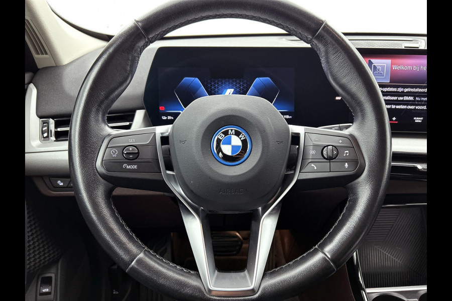BMW iX1 XDrive30 Launch Edition 67 kWh. SoH 97% (NL-auto, 1e Eig, Dealer OnderH, Navi, Leder, Climate Con, Etc)
