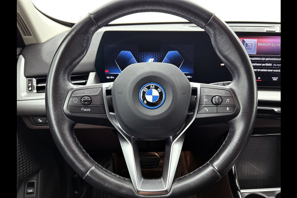 BMW iX1 XDrive30 Launch Edition 67 kWh. SoH 97% (NL-auto, 1e Eig, Dealer OnderH, Navi, Leder, Climate Con, Etc)