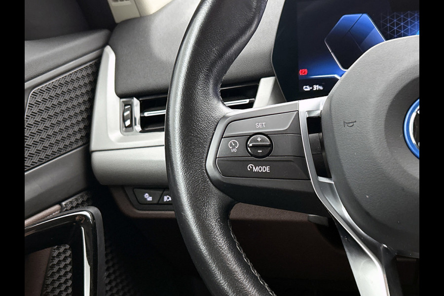 BMW iX1 XDrive30 Launch Edition 67 kWh. SoH 97% (NL-auto, 1e Eig, Dealer OnderH, Navi, Leder, Climate Con, Etc)