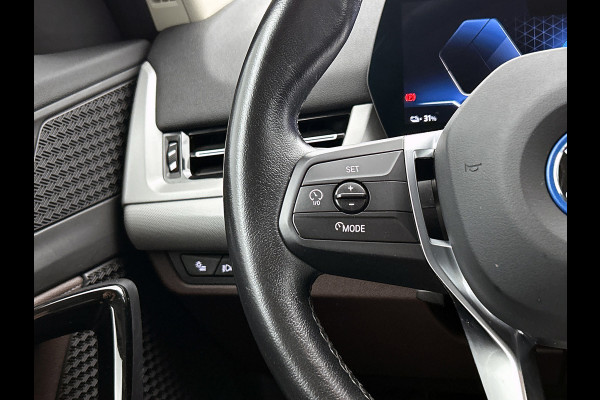 BMW iX1 XDrive30 Launch Edition 67 kWh. SoH 97% (NL-auto, 1e Eig, Dealer OnderH, Navi, Leder, Climate Con, Etc)