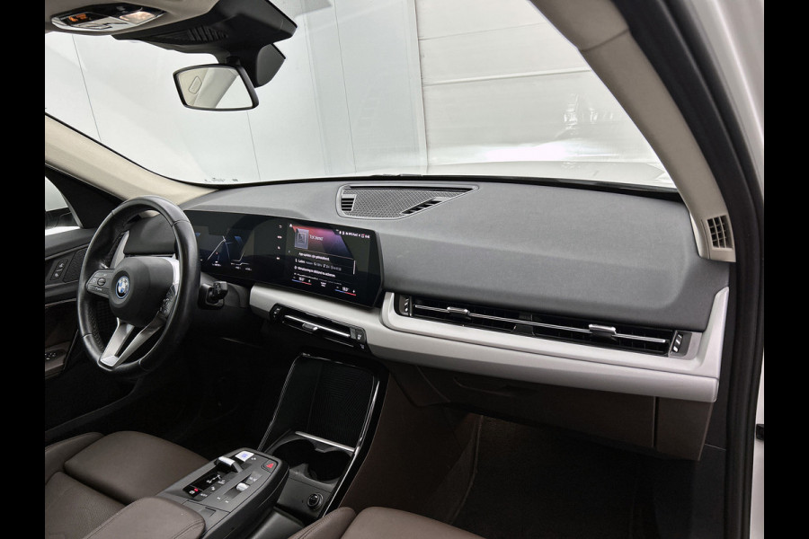 BMW iX1 XDrive30 Launch Edition 67 kWh. SoH 97% (NL-auto, 1e Eig, Dealer OnderH, Navi, Leder, Climate Con, Etc)