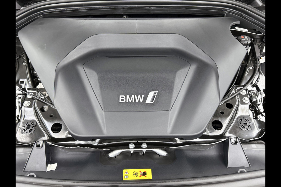 BMW iX1 XDrive30 Launch Edition 67 kWh. SoH 97% (NL-auto, 1e Eig, Dealer OnderH, Navi, Leder, Climate Con, Etc)
