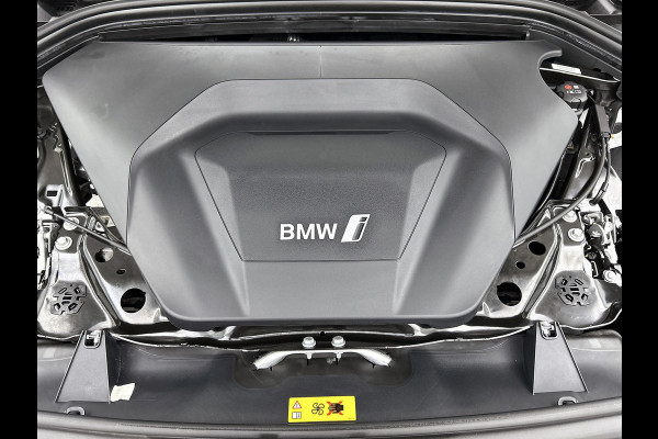 BMW iX1 XDrive30 Launch Edition 67 kWh. SoH 97% (NL-auto, 1e Eig, Dealer OnderH, Navi, Leder, Climate Con, Etc)
