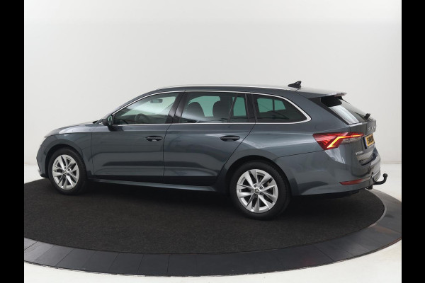 Škoda Octavia 1.5 TSI First Edition | Trekhaak | Stoelverwarming | Adaptive cruise | Carplay | Navigatie | Matrix LED | Keyless | Virtual Cockpit | Sfeerverlichting | Climate control | DAB | Parkeerhulp