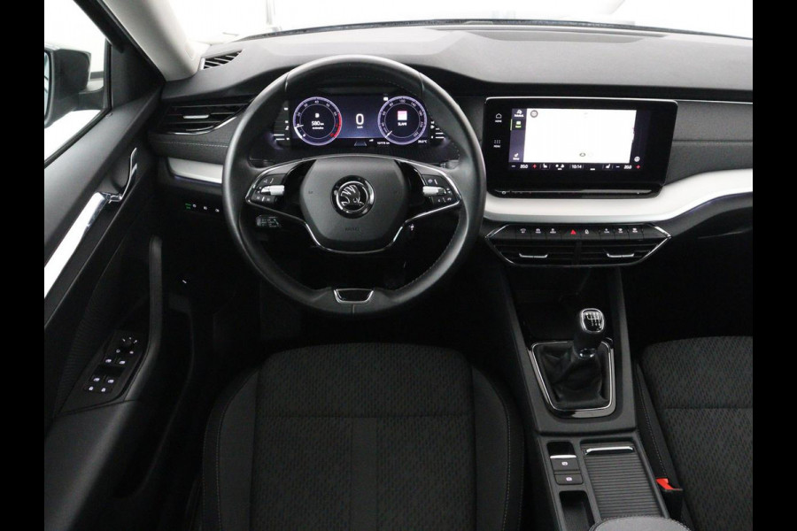 Škoda Octavia 1.5 TSI First Edition | Trekhaak | Stoelverwarming | Adaptive cruise | Carplay | Navigatie | Matrix LED | Keyless | Virtual Cockpit | Sfeerverlichting | Climate control | DAB | Parkeerhulp