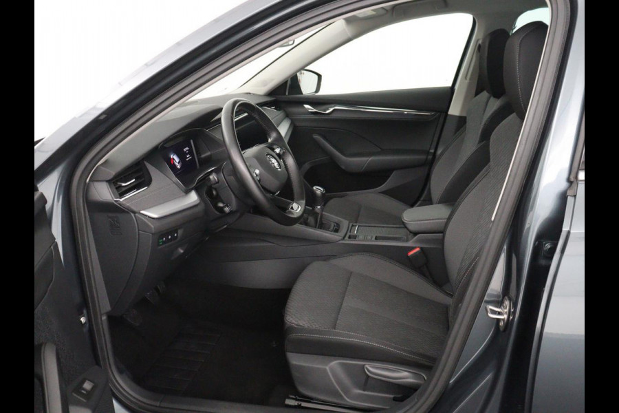 Škoda Octavia 1.5 TSI First Edition | Trekhaak | Stoelverwarming | Adaptive cruise | Carplay | Navigatie | Matrix LED | Keyless | Virtual Cockpit | Sfeerverlichting | Climate control | DAB | Parkeerhulp