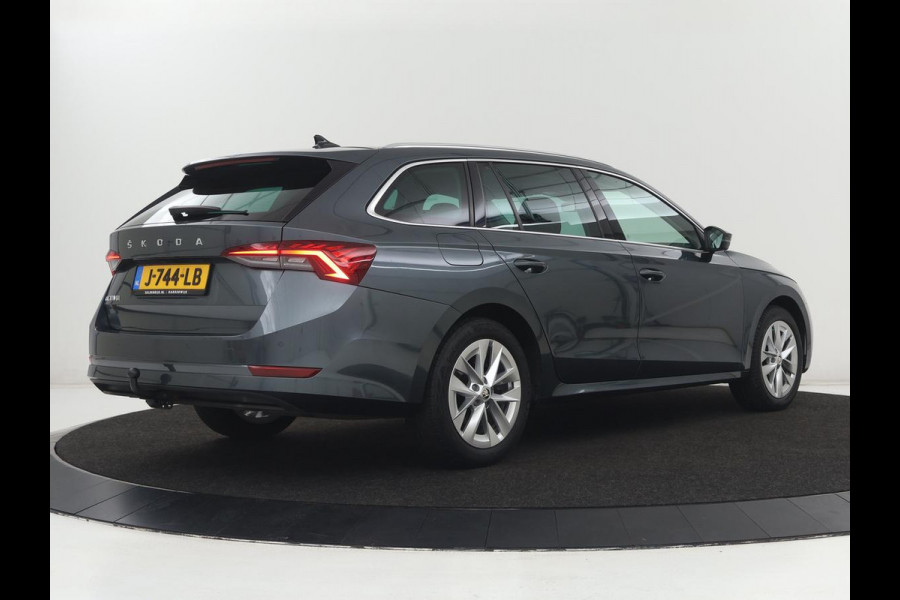 Škoda Octavia 1.5 TSI First Edition | Trekhaak | Stoelverwarming | Adaptive cruise | Carplay | Navigatie | Matrix LED | Keyless | Virtual Cockpit | Sfeerverlichting | Climate control | DAB | Parkeerhulp