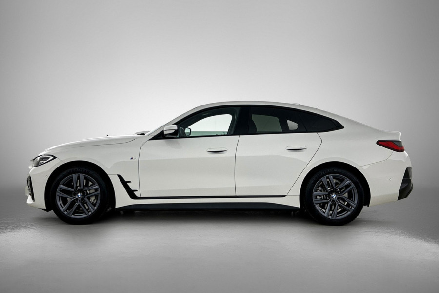 BMW i4 EDrive35 70 kWh M-sportpakket SoH 93,46%(1e Eig, Dealer OndH, Navi Pro, Camera, Carplay, Addapt Cruise, StoelV, PDC V+A,Etc