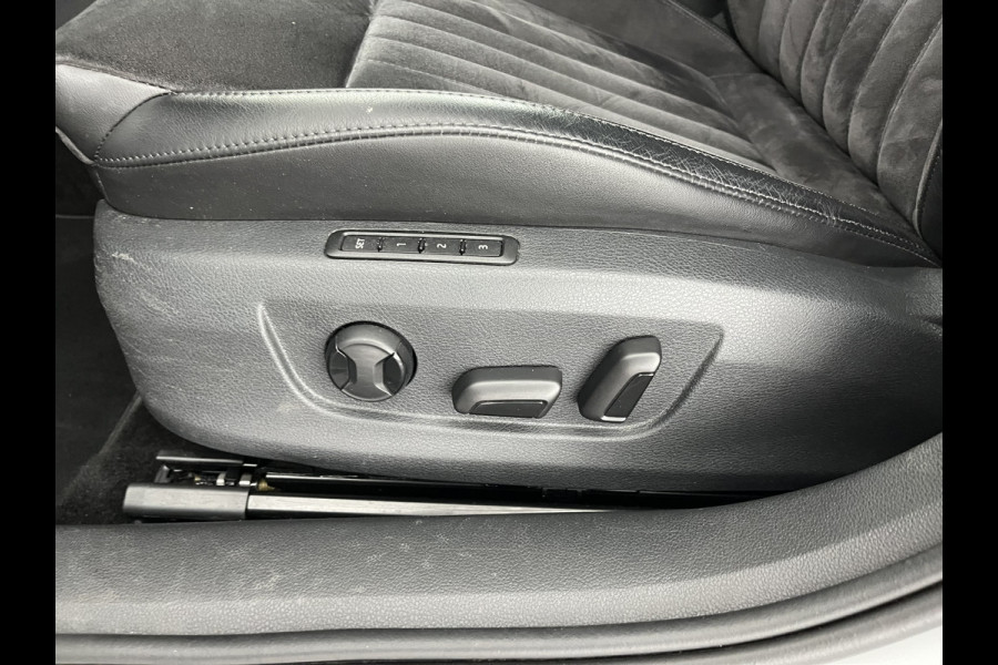 Škoda Superb Combi 1.5 TSI ACT Style Business (INCL-BTW) Aut. *LEATHER-MICROFIBRE | XENON | CANTON-AUDIO | MEMORY-PACK | NAVI-FULLMAP | CAMERA | KEYLESS | HEATED-COMFORTSEATS | PRIVACY-GLASS | SHIFTPADDLES | ECC | PDC | CRUISE | 18''ALU*
