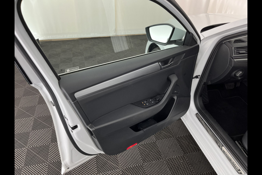 Škoda Superb Combi 1.5 TSI ACT Style Business (INCL-BTW) Aut. *LEATHER-MICROFIBRE | XENON | CANTON-AUDIO | MEMORY-PACK | NAVI-FULLMAP | CAMERA | KEYLESS | HEATED-COMFORTSEATS | PRIVACY-GLASS | SHIFTPADDLES | ECC | PDC | CRUISE | 18''ALU*