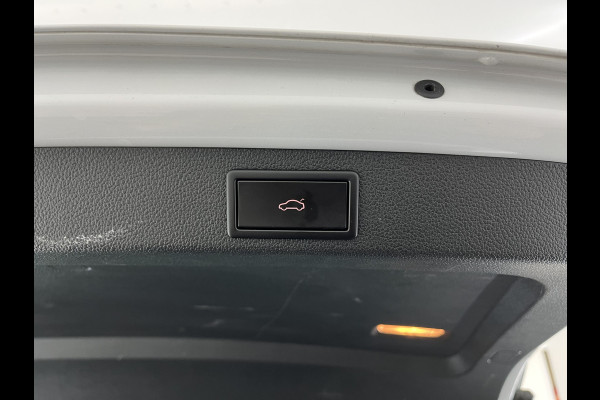 Škoda Superb Combi 1.5 TSI ACT Style Business (INCL-BTW) Aut. *LEATHER-MICROFIBRE | XENON | CANTON-AUDIO | MEMORY-PACK | NAVI-FULLMAP | CAMERA | KEYLESS | HEATED-COMFORTSEATS | PRIVACY-GLASS | SHIFTPADDLES | ECC | PDC | CRUISE | 18''ALU*