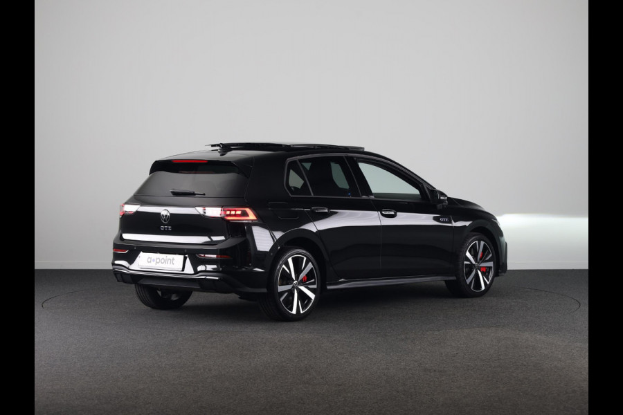 Volkswagen Golf 1.5 eHybrid GTE 272 PK PHEV | SOH 99,73% | Panorama dak | 18"Lm velgen | Trekhaak wegklapbaar | Head up display | Adaptieve demping |