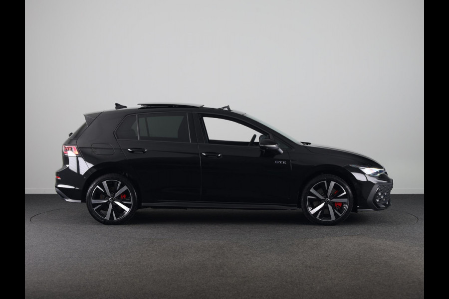Volkswagen Golf 1.5 eHybrid GTE 272 PK PHEV | SOH 99,73% | Panorama dak | 18"Lm velgen | Trekhaak wegklapbaar | Head up display | Adaptieve demping |