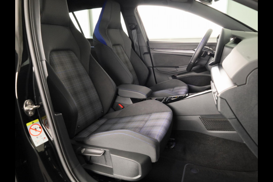 Volkswagen Golf 1.5 eHybrid GTE 272 PK PHEV | SOH 99,73% | Panorama dak | 18"Lm velgen | Trekhaak wegklapbaar | Head up display | Adaptieve demping |