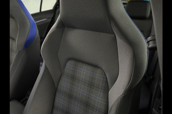 Volkswagen Golf 1.5 eHybrid GTE 272 PK PHEV | SOH 99,73% | Panorama dak | 18"Lm velgen | Trekhaak wegklapbaar | Head up display | Adaptieve demping |