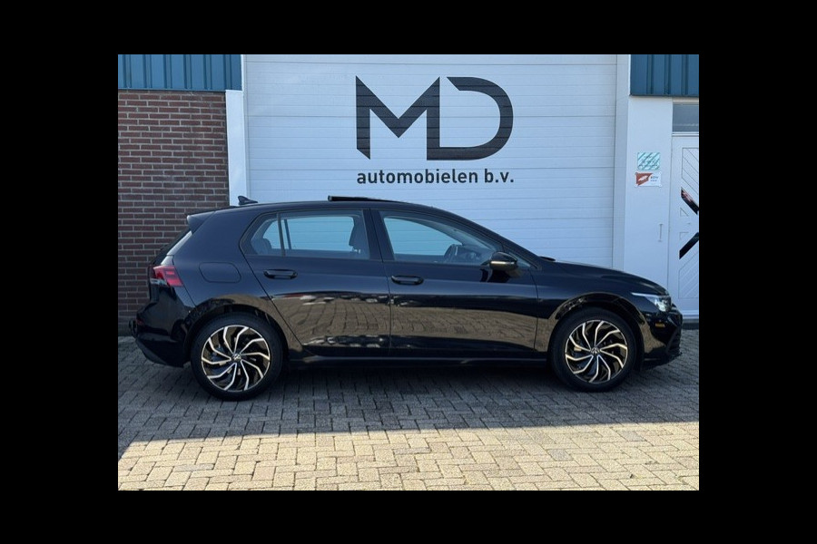 Volkswagen Golf 1.5 TSI Life -Panoramadak-LED-Sfeer-Trekhaak