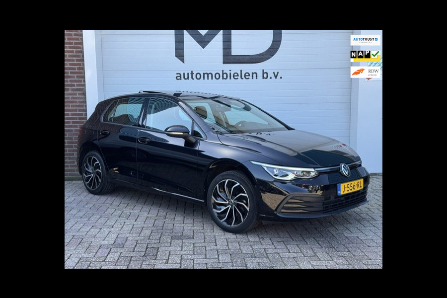Volkswagen Golf 1.5 TSI Life -Panoramadak-LED-Sfeer-Trekhaak