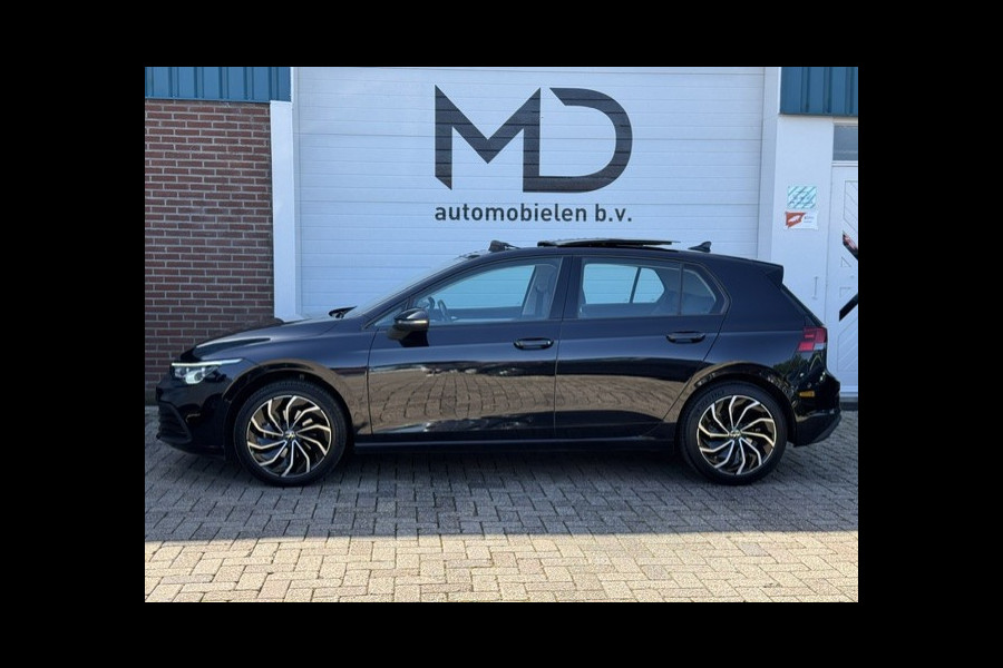 Volkswagen Golf 1.5 TSI Life -Panoramadak-LED-Sfeer-Trekhaak