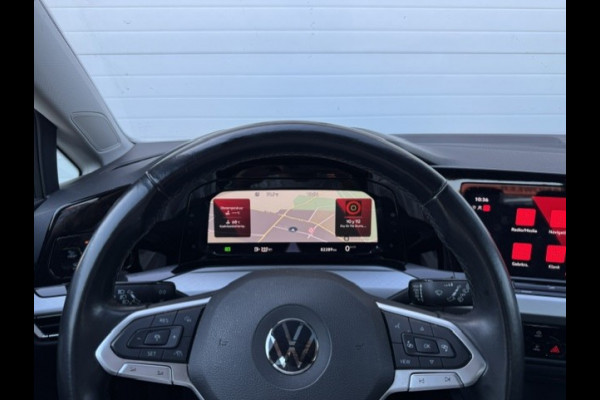 Volkswagen Golf 1.5 TSI Life -Panoramadak-LED-Sfeer-Trekhaak
