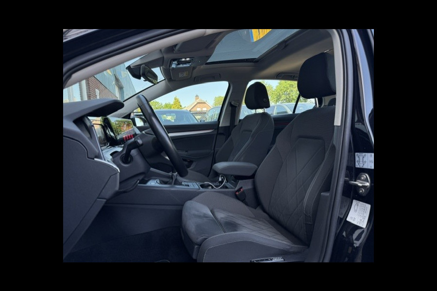 Volkswagen Golf 1.5 TSI Life -Panoramadak-LED-Sfeer-Trekhaak
