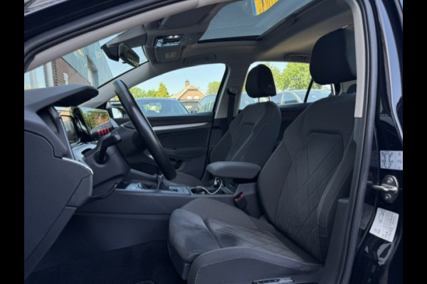 Volkswagen Golf 1.5 TSI Life -Panoramadak-LED-Sfeer-Trekhaak