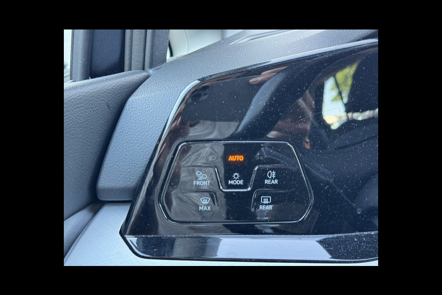 Volkswagen Golf 1.5 TSI Life -Panoramadak-LED-Sfeer-Trekhaak