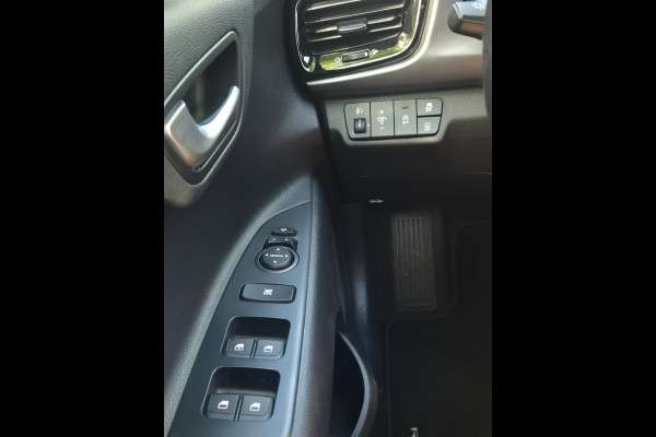Kia Rio T-GDi MHEV Dynamic Plus Line Camera CarPlay ACC Navi NAP Automaat Hybride Stoelverwarming LED