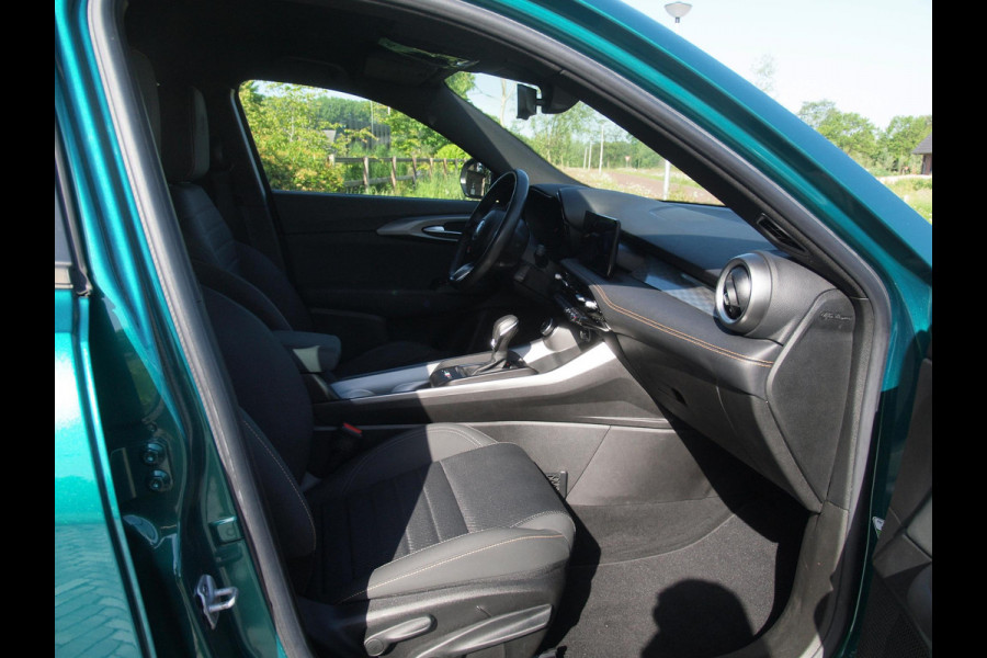 Alfa Romeo Tonale 1.3T PHEV Edizione Speciale | 280PK | Winterpakket | NL-Auto | Camera |