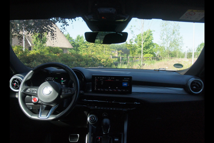 Alfa Romeo Tonale 1.3T PHEV Edizione Speciale | 280PK | Winterpakket | NL-Auto | Camera |