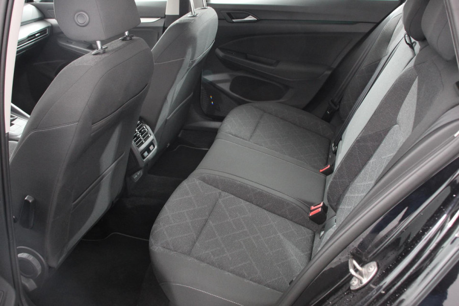 Volkswagen Golf Variant 1.5 TSI 131pk Life Navigatie Apple Carplay/Android Auto Adaptive Cruise Control Parkeersensoren Camera Park Assist Stoel- en stuurverwarming Virtual Cockpit Climatronic