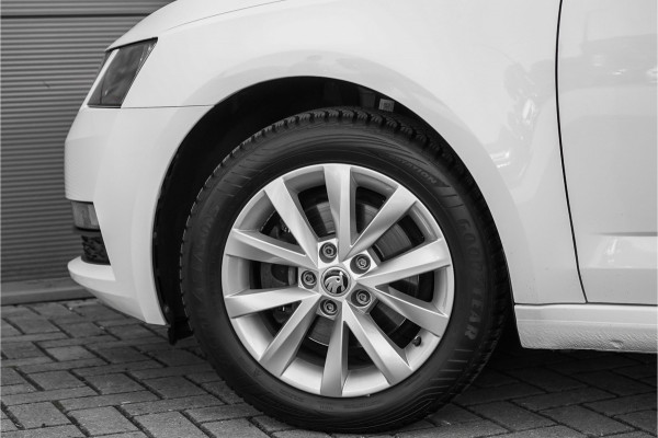 Škoda Octavia Combi 1.0 TSI Greentech Ambition Business Navi CarPlay