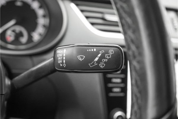 Škoda Octavia Combi 1.0 TSI Greentech Ambition Business Navi CarPlay