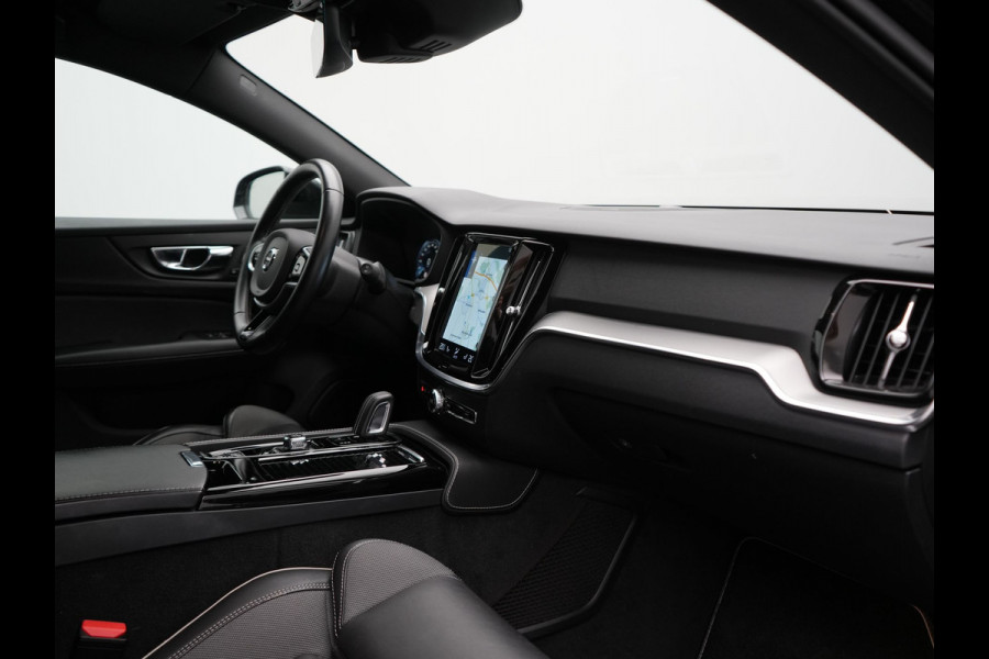 Volvo V60 T6 Twin Engine AWD R-Design 340pk Dealer O.H. | Adaptive Cruise | Camera | Harman / Kardon | Lederen Sportstoelen Memory & Verwarmd | Keyless | Blis | Apple Carplay | Navigatie | DAB | 19"L.M | Plug In Hybrid |