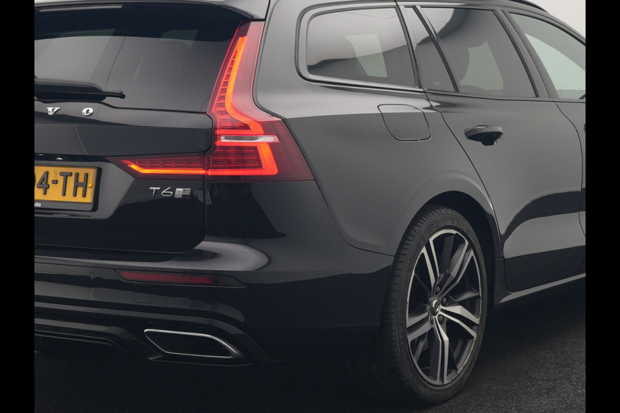 Volvo V60 T6 Twin Engine AWD R-Design 340pk Dealer O.H. | Adaptive Cruise | Camera | Harman / Kardon | Lederen Sportstoelen Memory & Verwarmd | Keyless | Blis | Apple Carplay | Navigatie | DAB | 19"L.M | Plug In Hybrid |