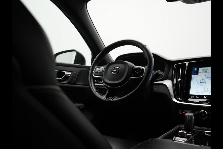 Volvo V60 T6 Twin Engine AWD R-Design 340pk Dealer O.H. | Adaptive Cruise | Camera | Harman / Kardon | Lederen Sportstoelen Memory & Verwarmd | Keyless | Blis | Apple Carplay | Navigatie | DAB | 19"L.M | Plug In Hybrid |