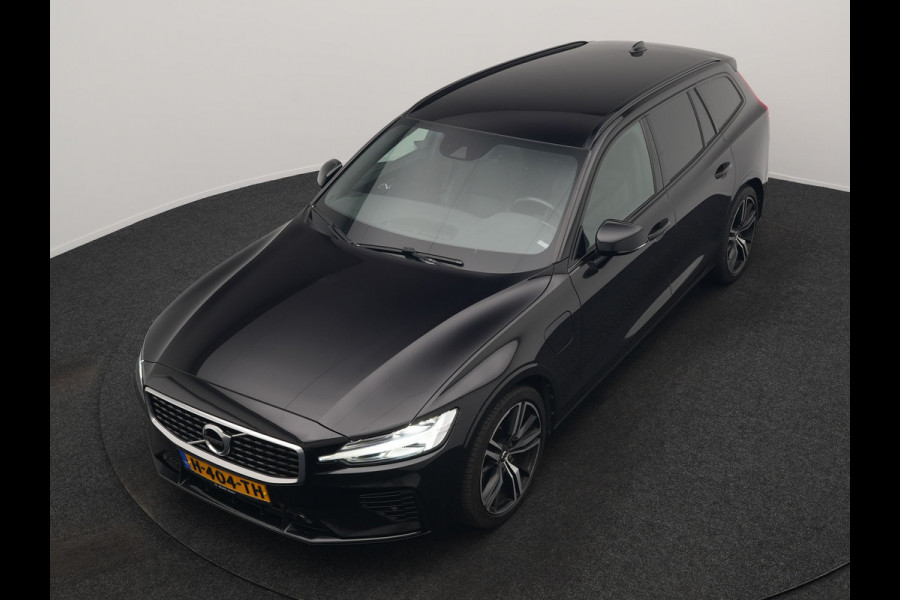 Volvo V60 T6 Twin Engine AWD R-Design 340pk Dealer O.H. | Adaptive Cruise | Camera | Harman / Kardon | Lederen Sportstoelen Memory & Verwarmd | Keyless | Blis | Apple Carplay | Navigatie | DAB | 19"L.M | Plug In Hybrid |
