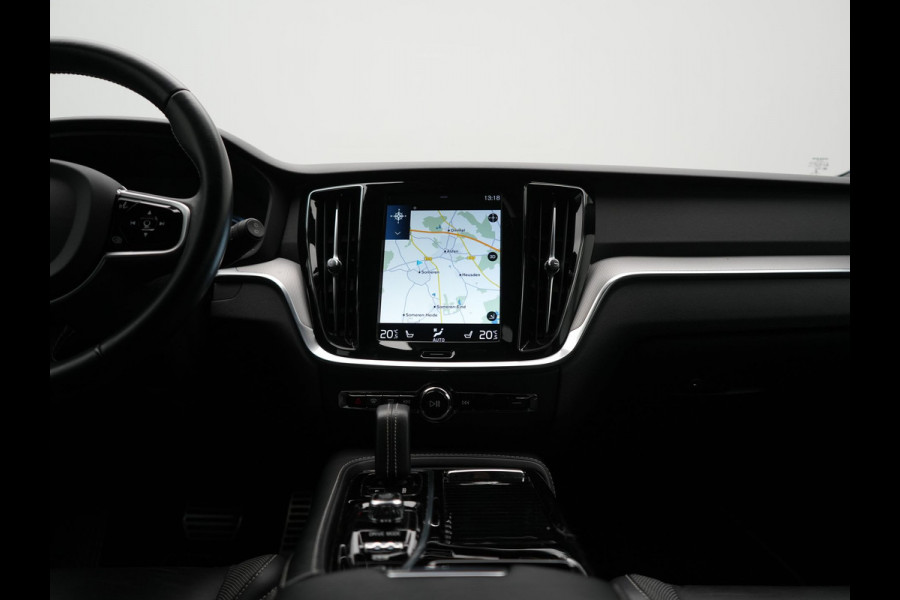 Volvo V60 T6 Twin Engine AWD R-Design 340pk Dealer O.H. | Adaptive Cruise | Camera | Harman / Kardon | Lederen Sportstoelen Memory & Verwarmd | Keyless | Blis | Apple Carplay | Navigatie | DAB | 19"L.M | Plug In Hybrid |