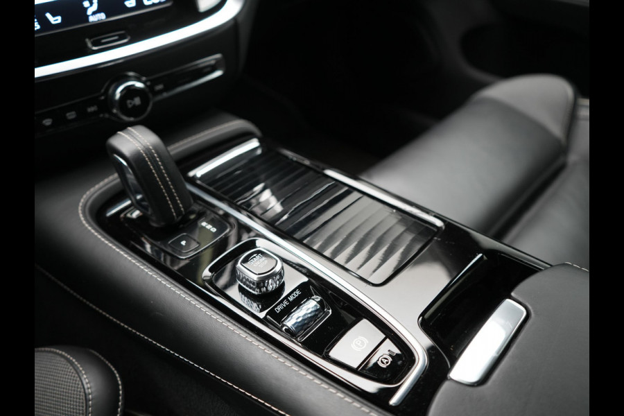 Volvo V60 T6 Twin Engine AWD R-Design 340pk Dealer O.H. | Adaptive Cruise | Camera | Harman / Kardon | Lederen Sportstoelen Memory & Verwarmd | Keyless | Blis | Apple Carplay | Navigatie | DAB | 19"L.M | Plug In Hybrid |