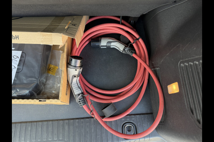 Opel e-Vivaro L2H1 75 kWh 136PK 9-persoons L2H1 330km WLTP 93,7% (SOH) Dubbele schuifdeuren Snelladen Laadkabel Climate control Parkeersensoren