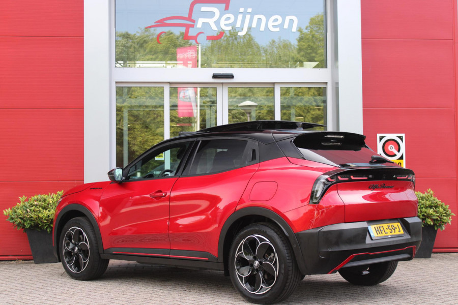 Alfa Romeo junior ELETTRICA SPECIALE 156PK 54 kWh | PANORAMISCH SCHUIF/KANTEL DAK | BICOLOR DAK (ZWART DAK) | WARMTEPOMP | TECHNOLOGIE PAKKET (O.A. FULL LED ADAPTIVE MATRIX KOPLAMPEN/DODEHOEK DETECTIE/DRAADLOZE TELEFOONLADER/ACHTERUITRIJ CAMERA/PARKEERSENSOREN VOOR, ACHTER,ZIJKANT) | DRAADLOZE APPLE CARPLAY/ANDROID AUTO | CLIMATE CONTROL | ELEKTRISCH BEDIENBARE ACHTERKLEP | STOEL VERWARMING | ELEKTRISCH BEDIENBARE VOORSTOEL MET MASSAGE FUNCTIE | VERKEERSBORDEN HERKENNING | ADAPTIVE CRUISE CONTROL | KEYLESS ENTRY/START | VOORRUIT VERWARMING |
