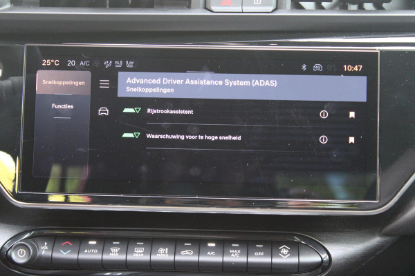 Alfa Romeo junior ELETTRICA SPECIALE 156PK 54 kWh | PANORAMISCH SCHUIF/KANTEL DAK | BICOLOR DAK (ZWART DAK) | WARMTEPOMP | TECHNOLOGIE PAKKET (O.A. FULL LED ADAPTIVE MATRIX KOPLAMPEN/DODEHOEK DETECTIE/DRAADLOZE TELEFOONLADER/ACHTERUITRIJ CAMERA/PARKEERSENSOREN VOOR, ACHTER,ZIJKANT) | DRAADLOZE APPLE CARPLAY/ANDROID AUTO | CLIMATE CONTROL | ELEKTRISCH BEDIENBARE ACHTERKLEP | STOEL VERWARMING | ELEKTRISCH BEDIENBARE VOORSTOEL MET MASSAGE FUNCTIE | VERKEERSBORDEN HERKENNING | ADAPTIVE CRUISE CONTROL | KEYLESS ENTRY/START | VOORRUIT VERWARMING |