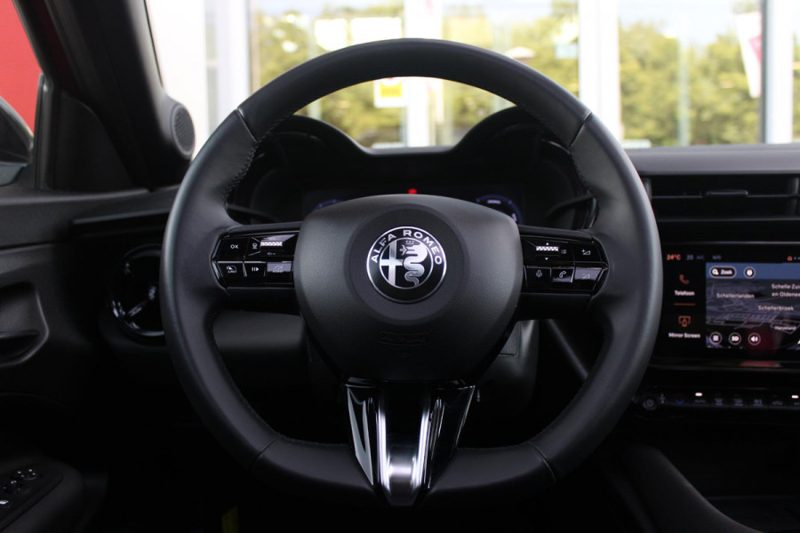 Alfa Romeo junior ELETTRICA SPECIALE 156PK 54 kWh | PANORAMISCH SCHUIF/KANTEL DAK | BICOLOR DAK (ZWART DAK) | WARMTEPOMP | TECHNOLOGIE PAKKET (O.A. FULL LED ADAPTIVE MATRIX KOPLAMPEN/DODEHOEK DETECTIE/DRAADLOZE TELEFOONLADER/ACHTERUITRIJ CAMERA/PARKEERSENSOREN VOOR, ACHTER,ZIJKANT) | DRAADLOZE APPLE CARPLAY/ANDROID AUTO | CLIMATE CONTROL | ELEKTRISCH BEDIENBARE ACHTERKLEP | STOEL VERWARMING | ELEKTRISCH BEDIENBARE VOORSTOEL MET MASSAGE FUNCTIE | VERKEERSBORDEN HERKENNING | ADAPTIVE CRUISE CONTROL | KEYLESS ENTRY/START | VOORRUIT VERWARMING |