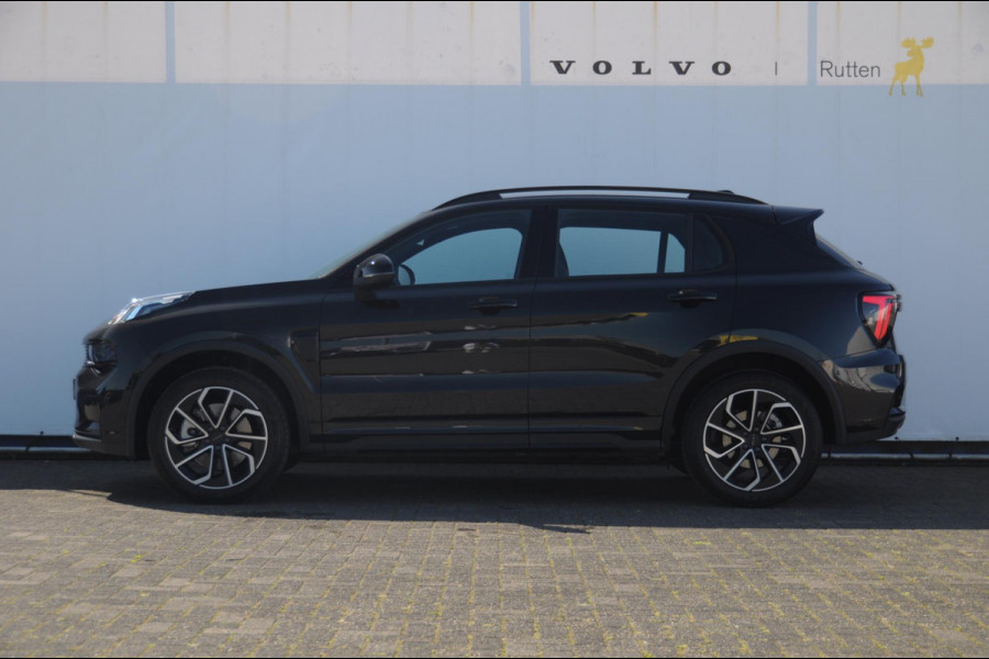 Lynk & Co 01 276PK Automaat Core / Adaptieve cruise control / Stoel - en stuurwielverwarming / Parkeersensoren met camera / Apple carplay / Trekhaak / Metallic lak / 19" lichtmetalen velgen
