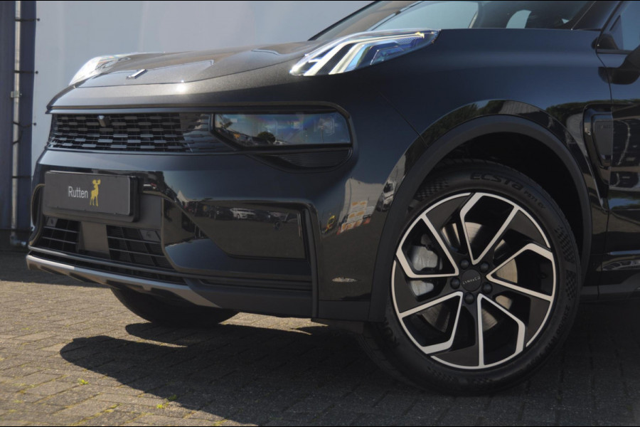 Lynk & Co 01 276PK Automaat Core / Adaptieve cruise control / Stoel - en stuurwielverwarming / Parkeersensoren met camera / Apple carplay / Trekhaak / Metallic lak / 19" lichtmetalen velgen