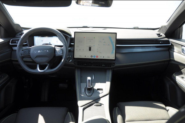 Lynk & Co 01 276PK Automaat Core / Adaptieve cruise control / Stoel - en stuurwielverwarming / Parkeersensoren met camera / Apple carplay / Trekhaak / Metallic lak / 19" lichtmetalen velgen