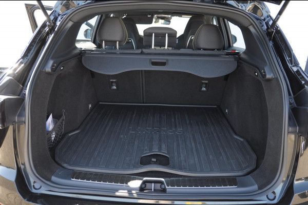 Lynk & Co 01 276PK Automaat Core / Adaptieve cruise control / Stoel - en stuurwielverwarming / Parkeersensoren met camera / Apple carplay / Trekhaak / Metallic lak / 19" lichtmetalen velgen