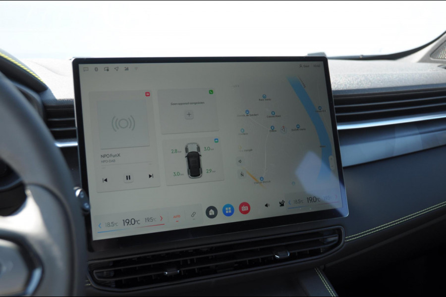Lynk & Co 01 276PK Automaat Core / Adaptieve cruise control / Stoel - en stuurwielverwarming / Parkeersensoren met camera / Apple carplay / Trekhaak / Metallic lak / 19" lichtmetalen velgen