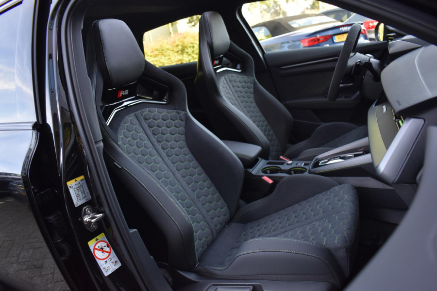 Audi RS3 Sportback 2.5 TFSI RS3 quattro HULK Pano HUD Kuip Lane Sonos Camera RS3 400PK