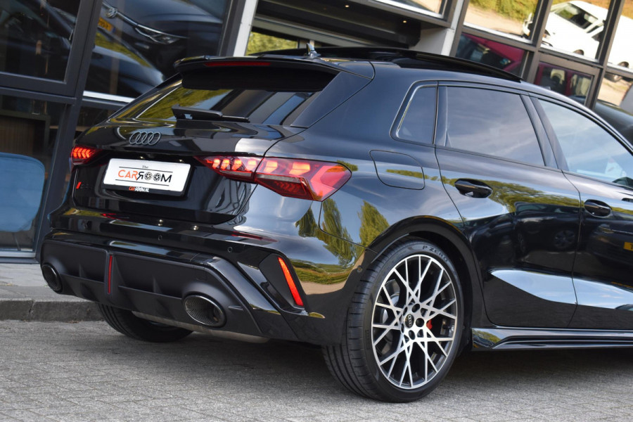 Audi RS3 Sportback 2.5 TFSI RS3 quattro HULK Pano HUD Kuip Lane Sonos Camera RS3 400PK